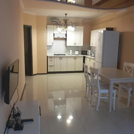 шикарные на ул.княгини ольги ,100к. Apartamento Leópolis